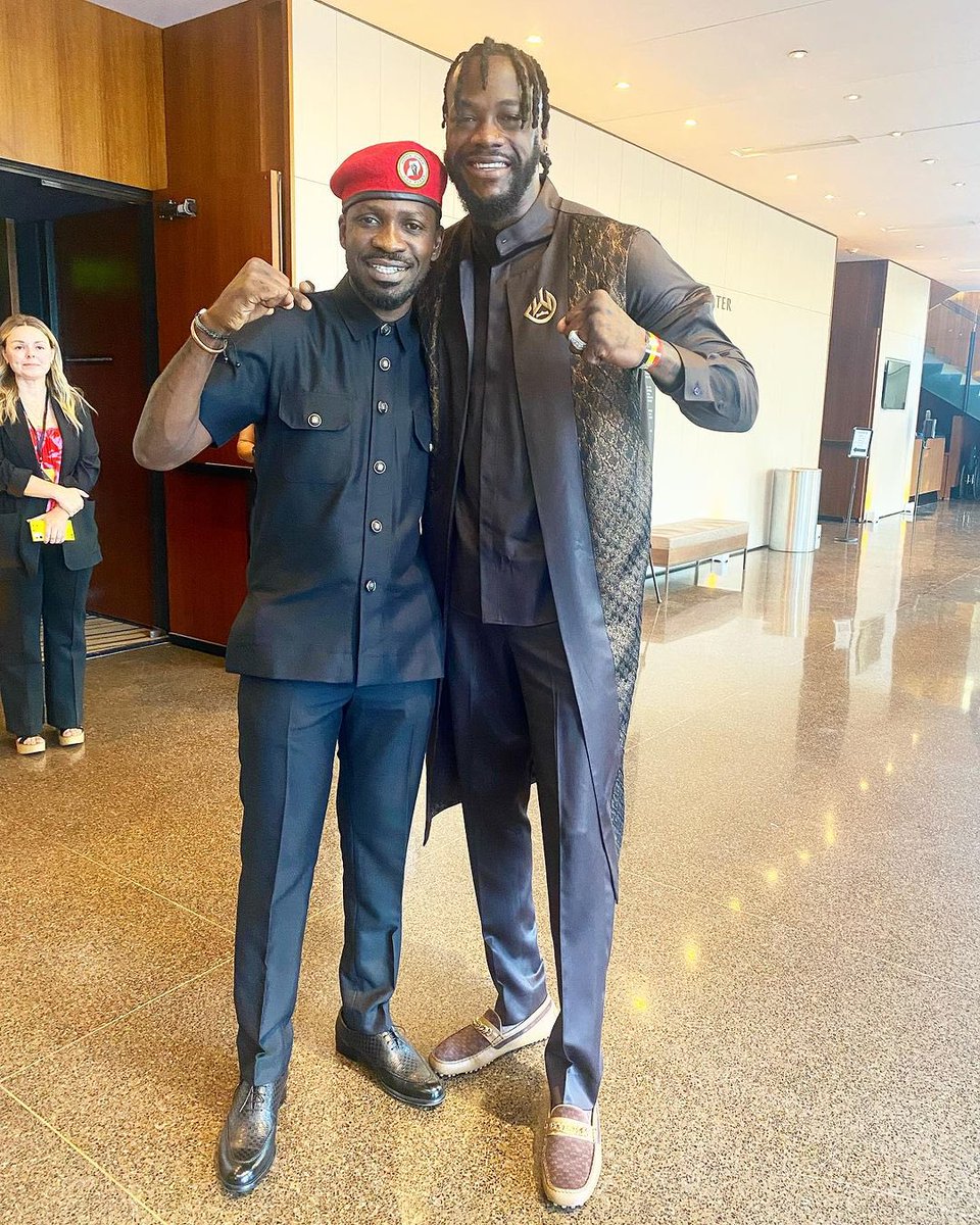 BuffaloSoldierA's tweet image. “One of the most Fearless men I know #ThePeoplesPresident Much is given much is required. We will rise my brotha @HEBobiwine #BombZquad #TilThisDay #Uganda…”
✍️ ~Deontay Wilder @BronzeBomber 🥊

#BobiWineThePeoplesPresident✊🇺🇬🇺🇸
Omuntu W’abantu
📍Los Angeles, California, USA