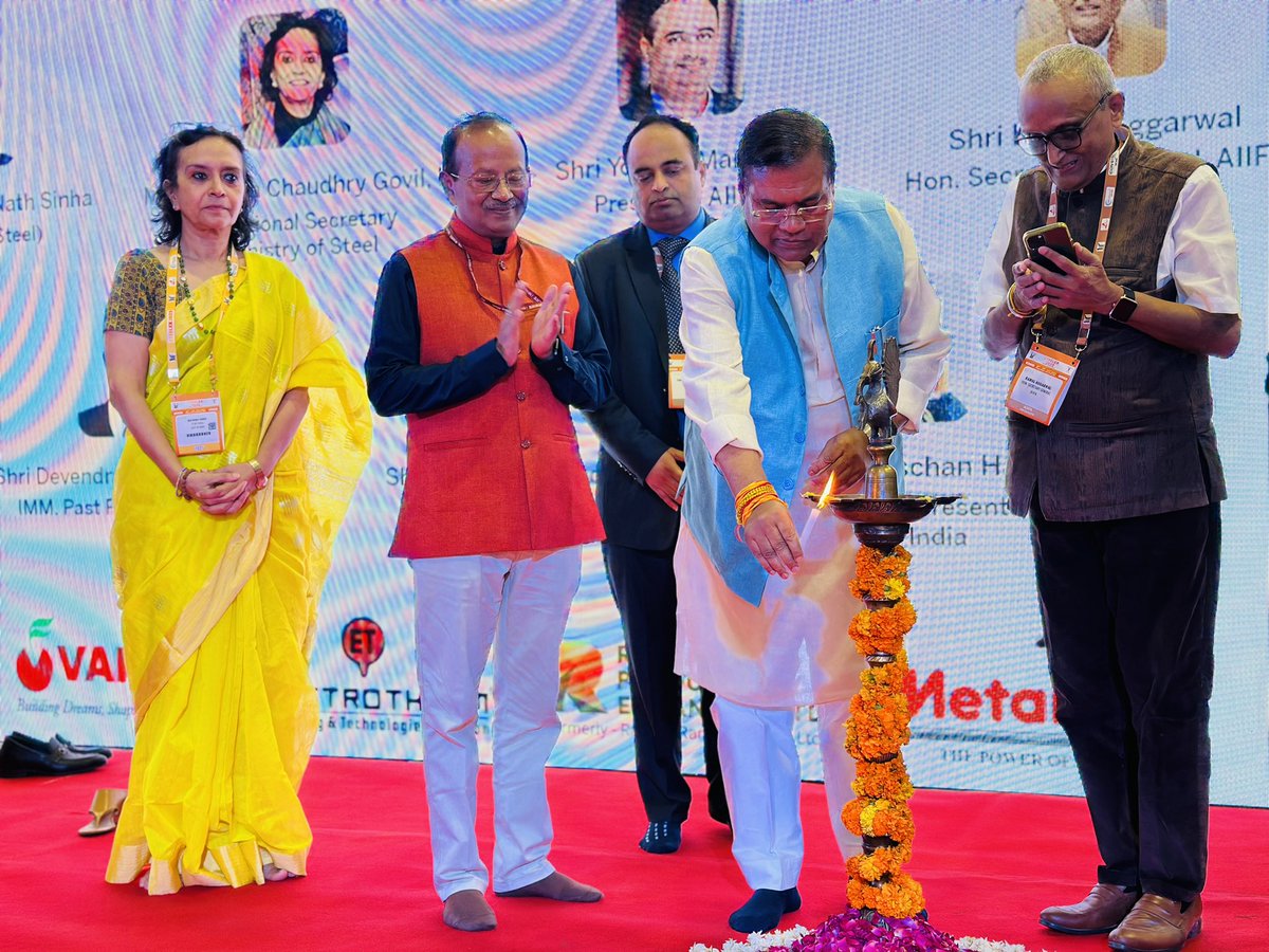 fskulaste's tweet photo. ऑल इंडिया इंडक्शन फर्नेस एसोसिएशन #AIIFA के तत्वाधान में दिल्ली के प्रगति मैदान में आयोजित STEELEX 2023 के समारोह में दीप प्रज्वलन कर शुभारंभ किया एवं सम्मेलन के प्रतिभागियों को संबोधित करते हुए इस्पात के नव-प्रयोगों पर चर्चा की। #steel https://t.co/LujerJZF0C