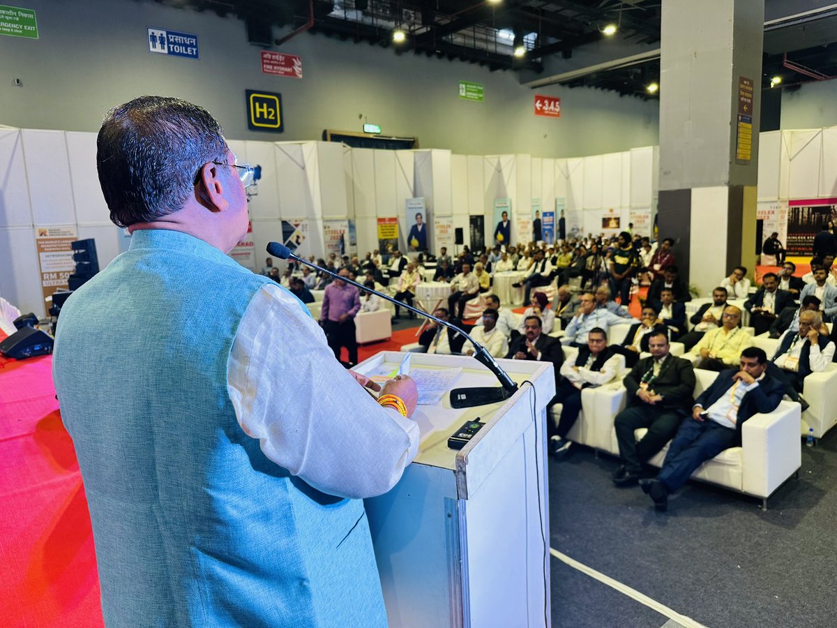 fskulaste's tweet photo. ऑल इंडिया इंडक्शन फर्नेस एसोसिएशन #AIIFA के तत्वाधान में दिल्ली के प्रगति मैदान में आयोजित STEELEX 2023 के समारोह में दीप प्रज्वलन कर शुभारंभ किया एवं सम्मेलन के प्रतिभागियों को संबोधित करते हुए इस्पात के नव-प्रयोगों पर चर्चा की। #steel https://t.co/LujerJZF0C
