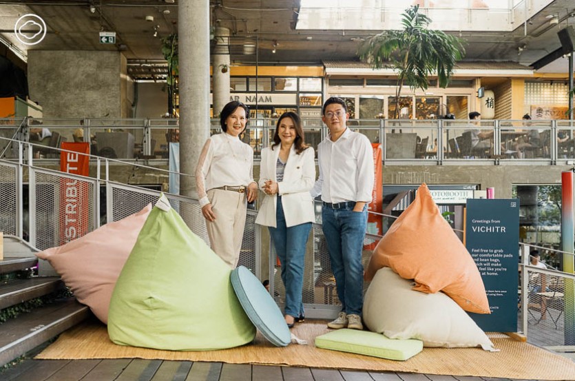 readthecloud's tweet photo. ข้างหลังม่านของ #VICHITR #วิจิตรการม่าน ผู้นำผ้าม่านในมือธุรกิจรุ่นพ่อ สู่ #VCFabric สินค้าไลฟ์สไตล์แบรนด์ไทยในมือรุ่นลูก 3 พี่น้อง ที่ตั้งใจสร้างดีไซน์อบอุ่น ฟังก์ชันล้ำหน้า เพื่อเป็นเพื่อนคู่บ้านคนไทยมา 5 ทศวรรษ #TheEntrepreneur https://t.co/3HoHctVdxz https://t.co/oHhaoRUQKG