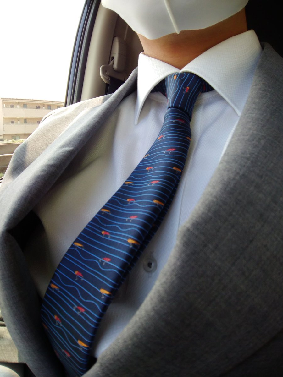 jp4450's tweet photo. 装いも新たに
これでもフロントマンです(ｷﾘｯ) https://t.co/QVCkur1uEG