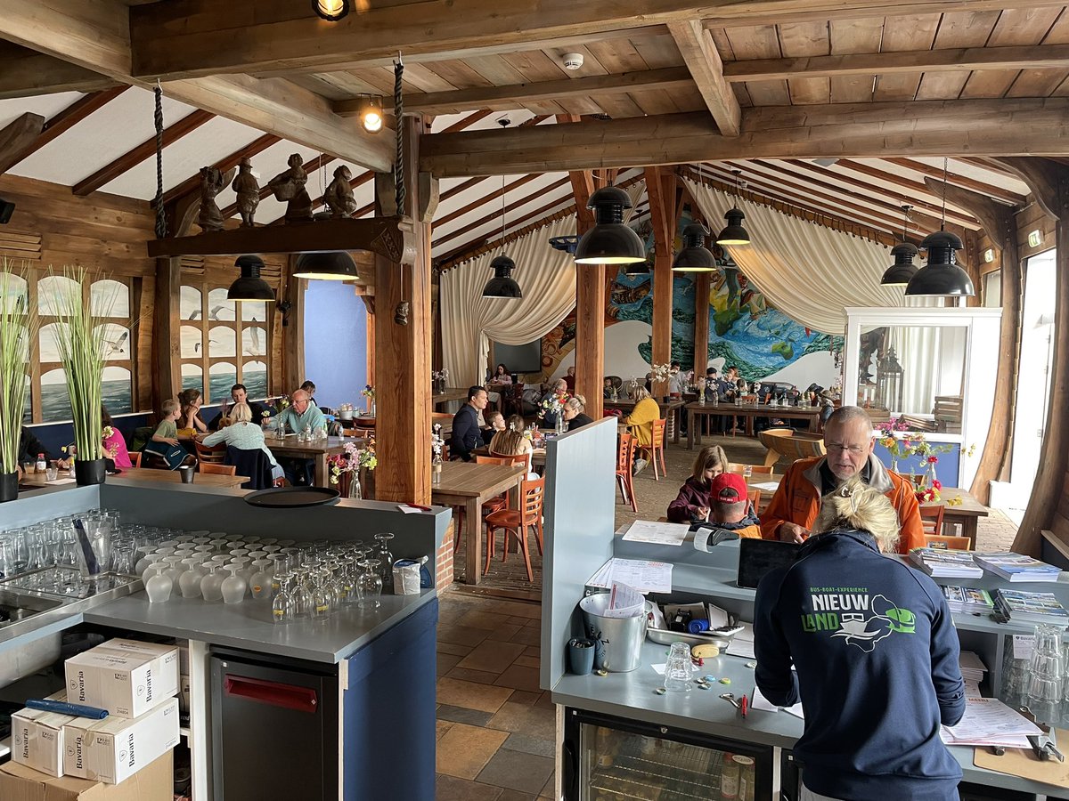 GeorgFromm's tweet photo. Ingecheckt voor dagje #taveernedebatavia #lunch #lounge #vrijmibo 🎉🎉🎉🍺🍺🍺 https://t.co/C70p06kG6g