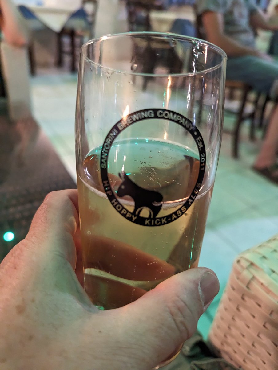 PubsCymru's tweet photo. Ychydig o gwrw Groegaidd draw yn #Santorini
Wir angen gyda'r tywydd poeth! ๐๐บ๐บ๐บ๐บ
#Groeg https://t.co/Fex9g6NdWL