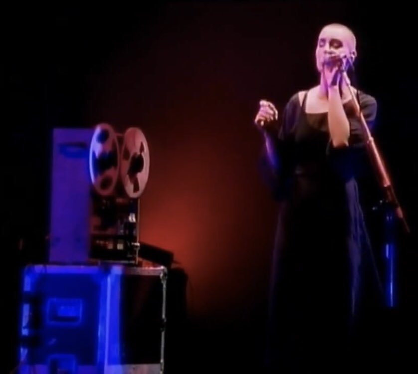museumsound's tweet photo. Sinéad O’Connor/Shuhada' Sadaqat singing ‘I Am Stretched On Your Grave’ accompanied by a reel to reel tape recorder (1990)

#rip #ripsineadoconnor #shuhadasadaqat #sineadoconnor #iamstretchedonyourgrave #taperecorder #tapemachine #reeltoreel #cultureofsound #museumofportablesound https://t.co/ISCXwSA6qI