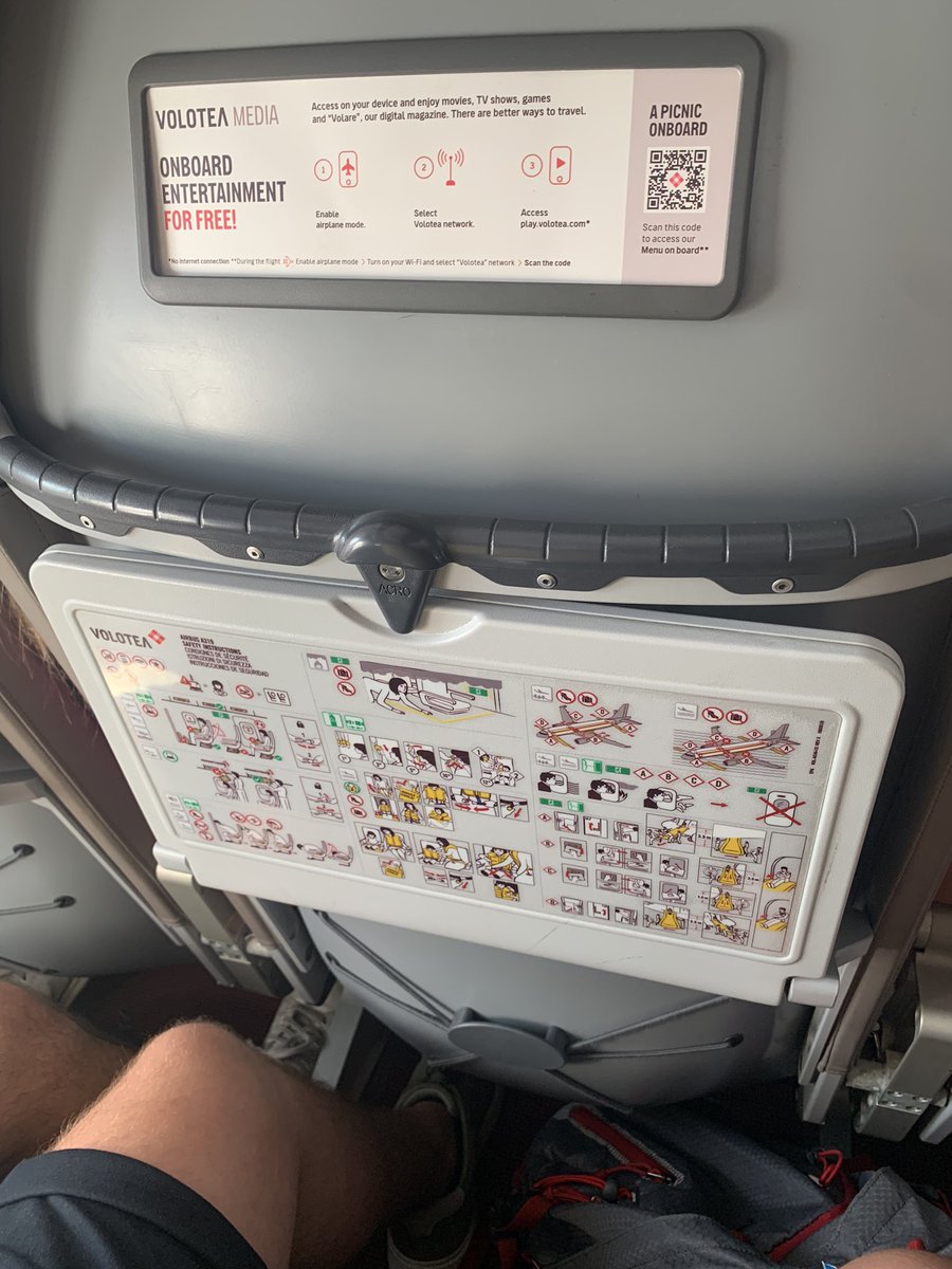 KaiserJanez's tweet photo. @Ryanair  watch and learn how they do it at @volotea. 

Enough space🥳 https://t.co/J26mnCHze2