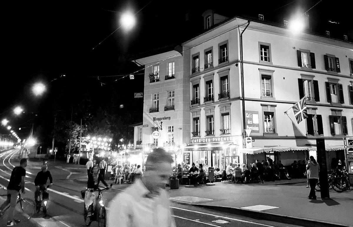 Downtown Bern, yesterday.
#streetphotography #ThePhotoHour
#DailyPictureTheme
