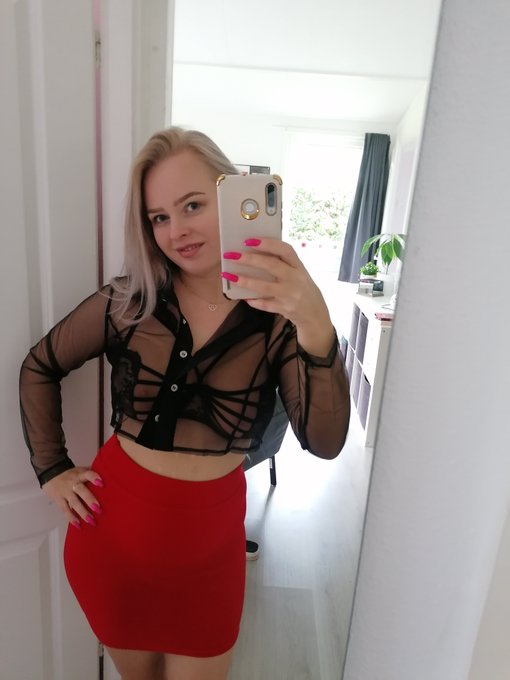 Do you think i'm a decent girl? 😈 🍑 https://t.co/5m5UHvWgGs