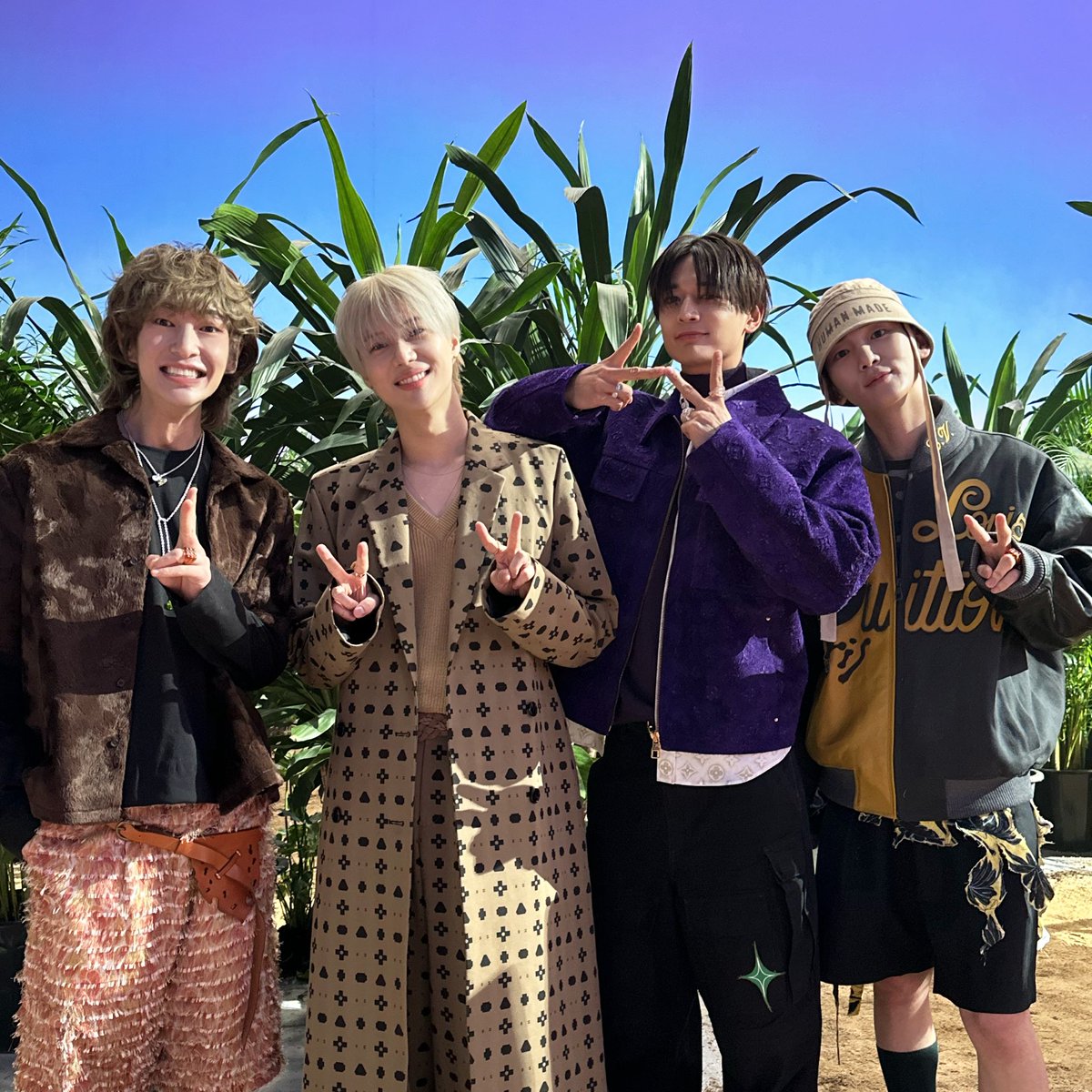 🩵'HARD' Jacket Shooting Day 1🩵

youtu.be/ots7V1OXHRQ

#SHINee #샤이니 
#ONEW #온유 #KEY #키 
#MINHO #민호 #TAEMIN #태민 
#HARD #SHINee_HARD