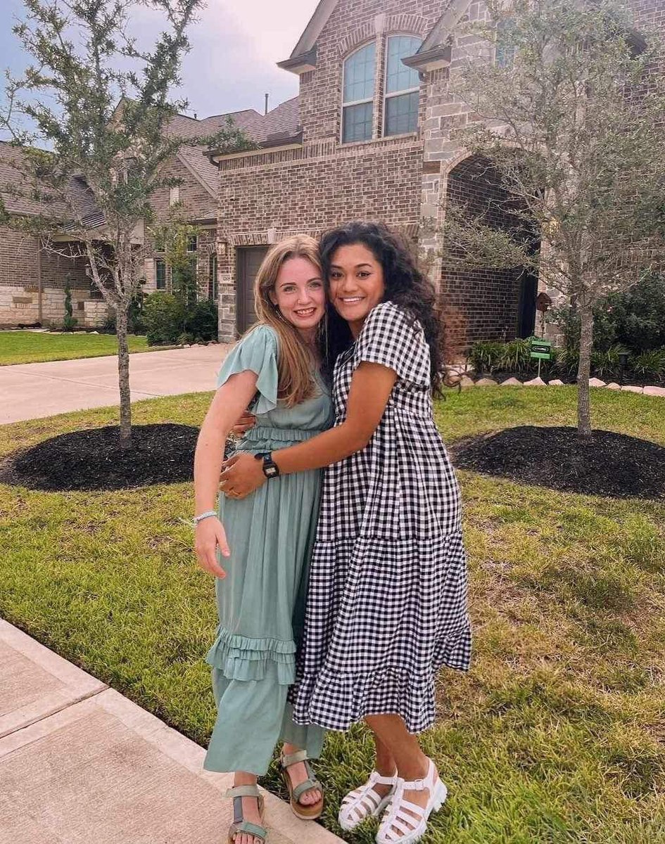 Tuuikaa's tweet photo. Can’t wait to reunite with my sister😭❤️ https://t.co/TwHvywIRyl