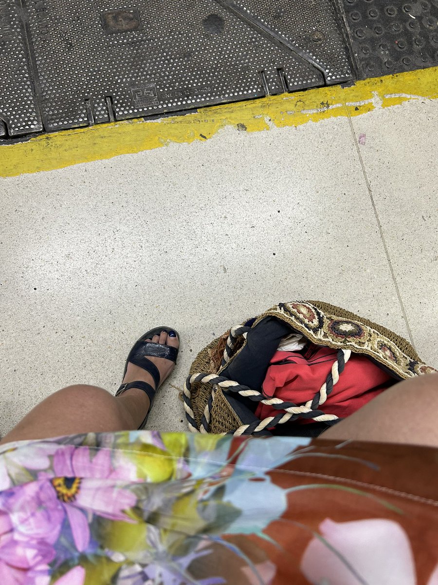 Ciaooo Sole miooooo…….<a href="/ArtemisiaBa/">artemisia ba</a> ❤️ waiting for the train… aspettiami 🔥🔥🔥💦💦
©️lolaloops
#photography #VacacionesDeVerano #holidays #iPhone14Pro #PhotographyIsArt