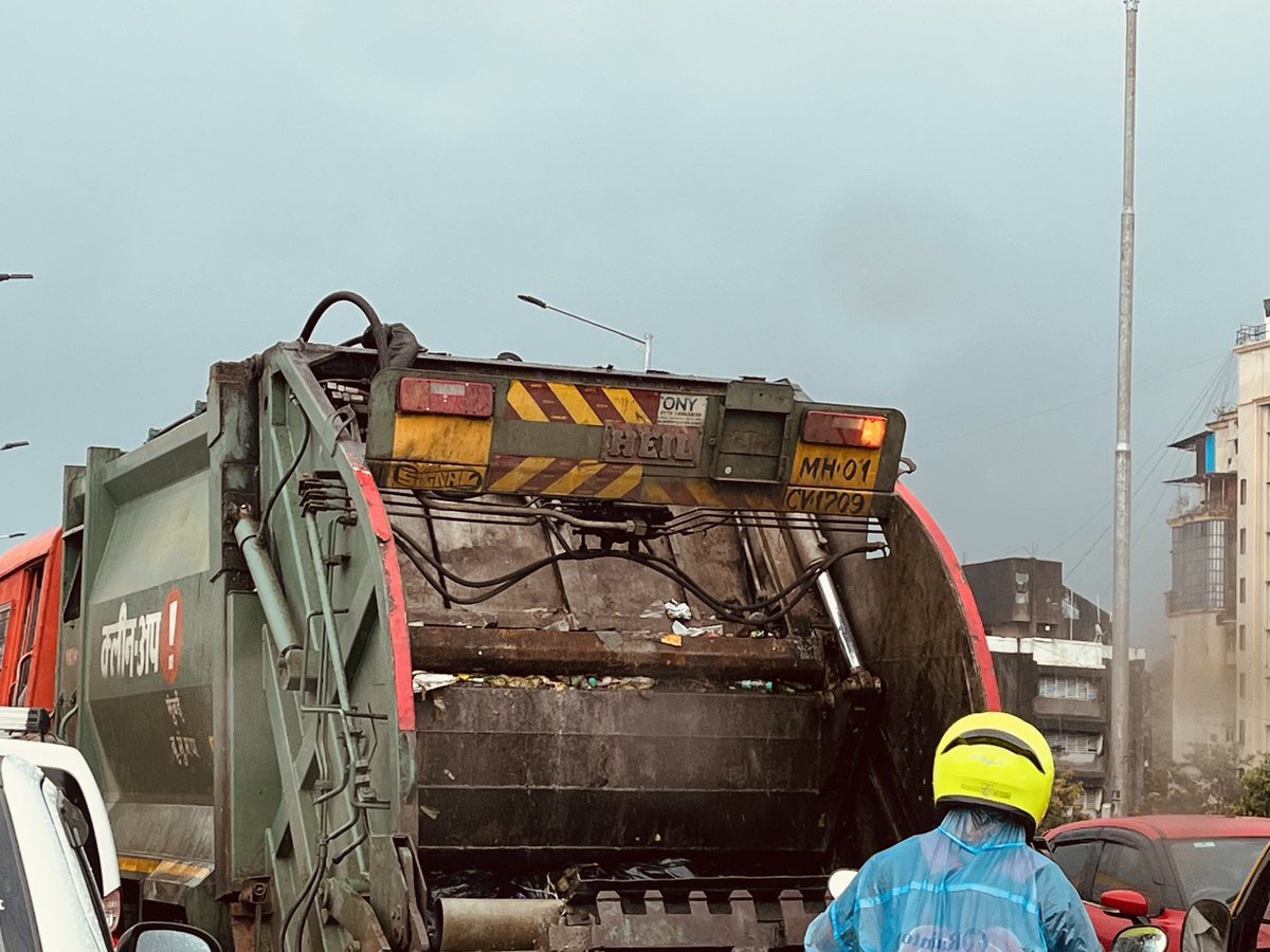 This person blocking traffic and an ambulance right behind on the Sion bridge over a petty fight ⁦<a href="/mybmc/">माझी Mumbai, आपली BMC</a>⁩ ⁦<a href="/mumbaitraffic/">Mumbai Traffic</a>⁩ It has moved now, but this behaviour is not done esp with an ambulance
