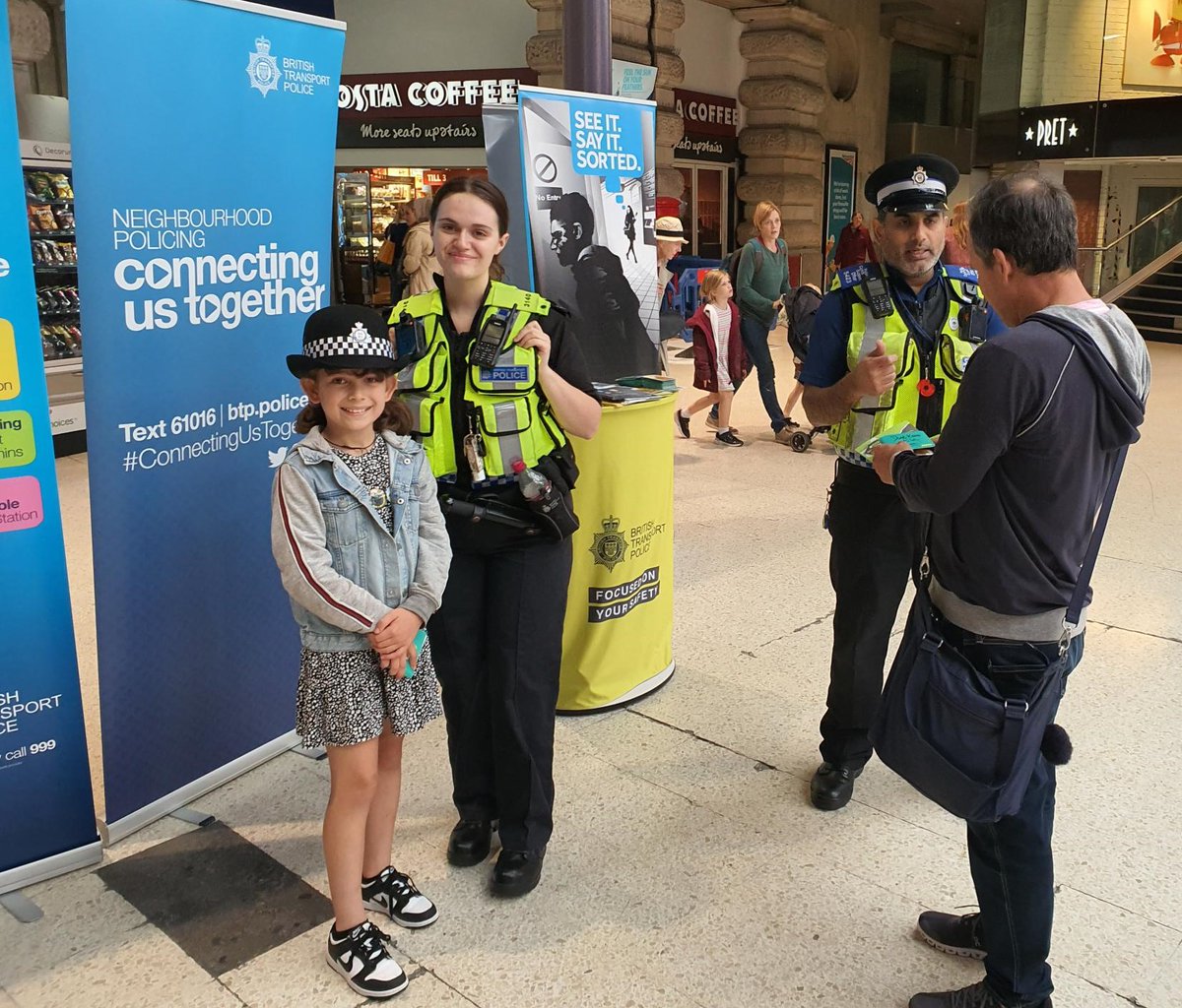 We love talking to our railway communities about their concerns and spreading the message of how we can help. Everyone of all ages can come to us to report incidents or get assistance #Text61016 #RailwayGuardian #Waterloo #SafestTogether 
Dial 999 in an emergency ☎️