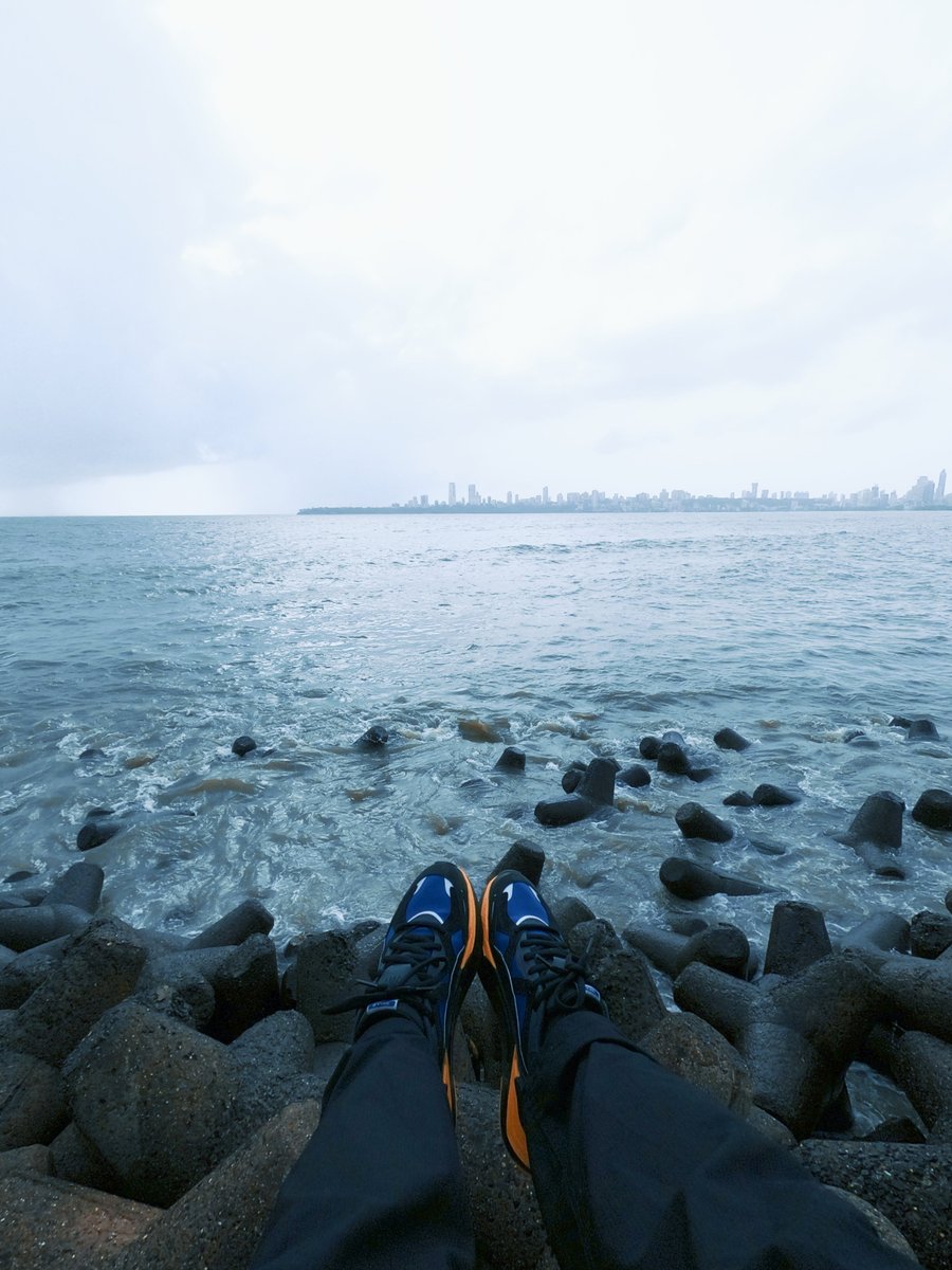 AmanFreerunner's tweet photo. Marine drive ❤️
#amanfreerunner #marinedrive #Mumbai #mumbairain https://t.co/FRGUkEGHmy