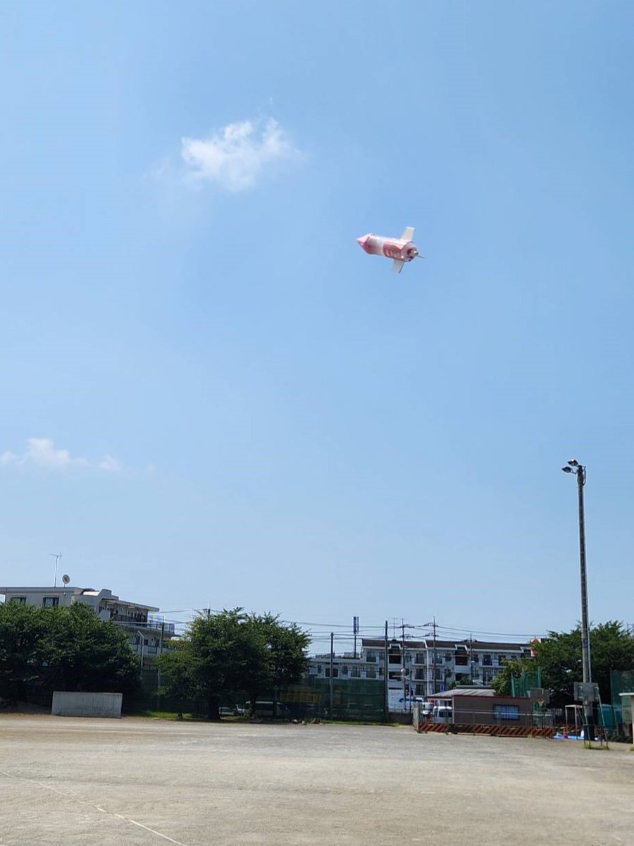 oonuma_k's tweet photo. 昨日は試作を大沼小学校の校庭で飛ばしました！
本番もどれだけ飛ぶ���楽しみです。

まだ、参加できますので、興味のある小学生はぜひ申込に来てね！
待ってるよ(^_-)-☆ https://t.co/l0pff9F3E8