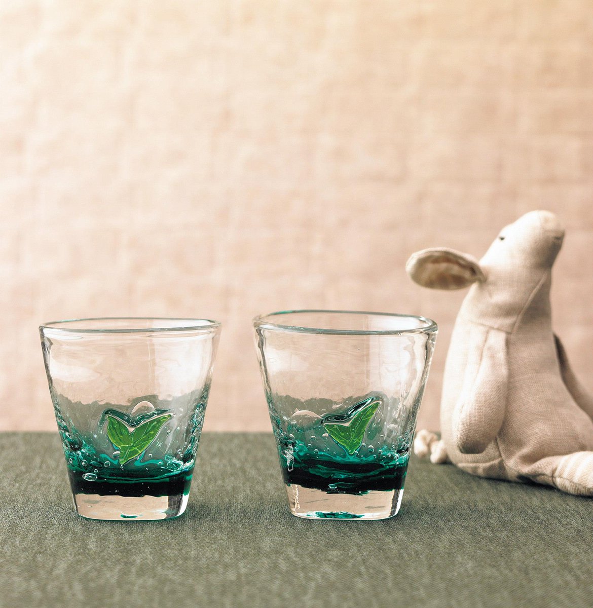 LF_oribehills's tweet photo. 暑い日には冷たい飲み物を涼しげなグラスで飲むのが最高ですよね。
残りが僅かなグラスを少し、直営サイトの方にアップしときました。
早い者勝ちです!
https://t.co/TxyQJ1geGH
#LaFiore #ラフィオーレ
#ガラス食器 #ガラス
#食器 #グラス
#手作りガラス
#ビール #ソーダ #炭酸
#夏 #猛暑日 https://t.co/MIc3AyaXDF