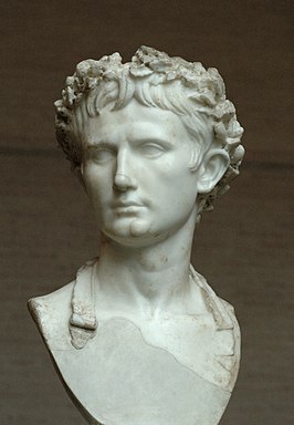 Augustus is in aantocht! 😎🌞Wist je dat augustus vernoemd is naar de Romeinse keizer Augustus? Hij heeft deze maand naar zichzelf vernoemd, omdat hij vond dat hij net zoveel eer verdiende als Julius Caesar, naar wie juli vernoemd is. #taalweetje