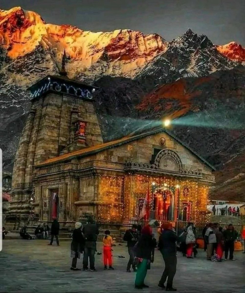 शिव स्वर्ग, शिव मोक्ष,शिव परम साध्य है। 
शिव जीव, शिव ब्रह्म, शिव ही मेरे आराध्य है।।
#हर_हर_महादेव 🙏🙏🙏