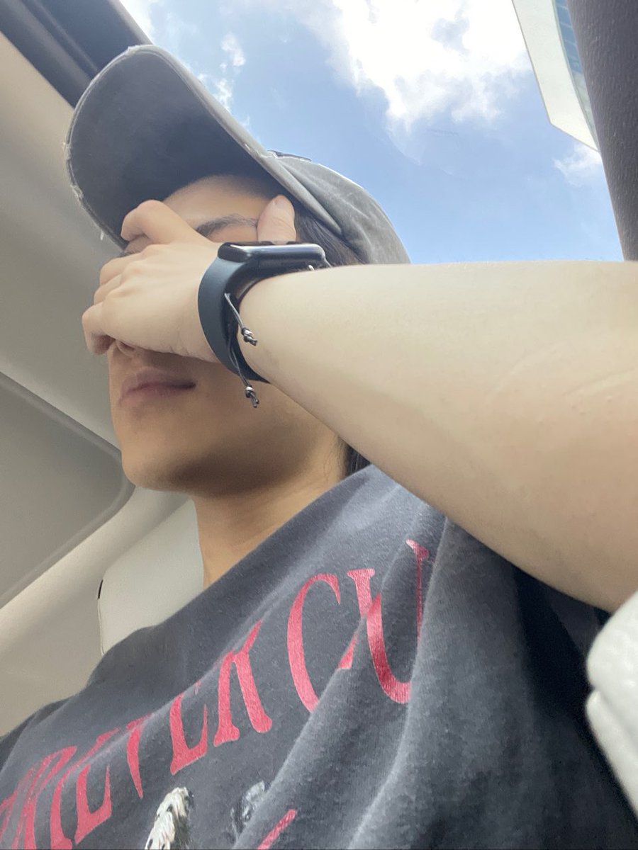 fentyyangx2's tweet image. hendery 🤝 mark and their car selcas na sobrang bf coded 😓