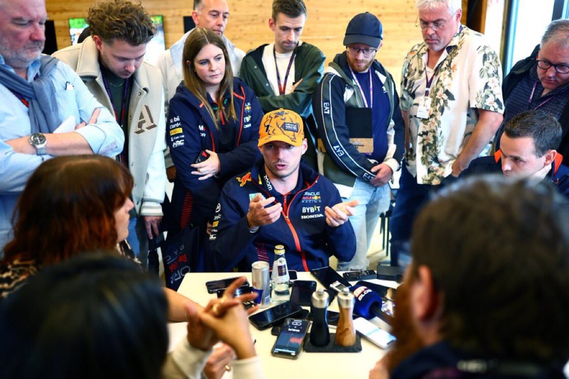 FastestPitStop's tweet photo. 🚨BREAKING: Max Verstappen to receive a 5-place grid penalty for race on Sunday

Verstappen will install his fifth gearbox of the season. Due to failures experienced in Jeddah. 

Red Bull hope Sergio Perez could finish the season with the allocated 4 gearboxes.

[@ErikvHaren]

#F1 #BelgianGP