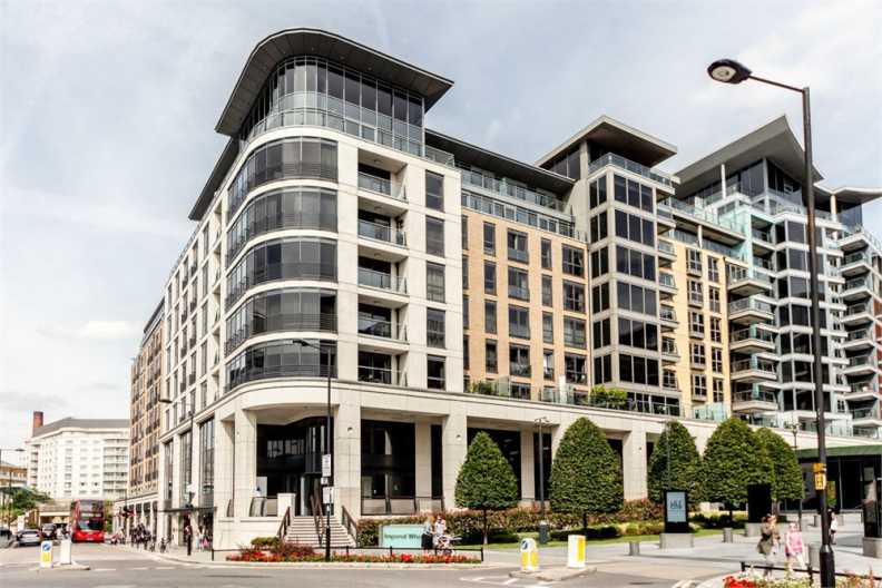 Imperial Wharf, London, SW6
An excellent Manhattan apartment in the sought after St George riverside development, Imperial Wharf. Located on the 3rd floor this 1 bedroom apartment spans approximately 450 square feet and offers stylish and changeable internal living.