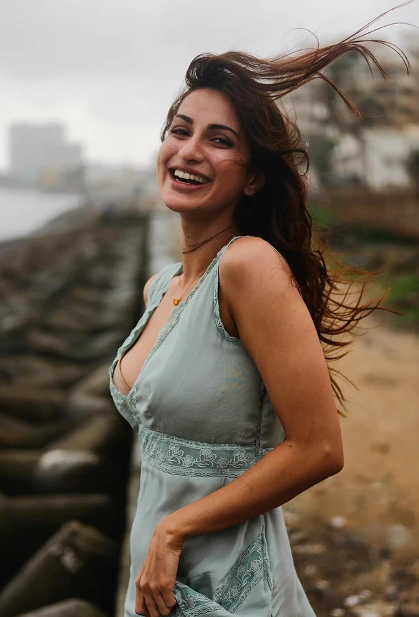 F2GySdtWoAAB4kx?format=webp&name=900x900