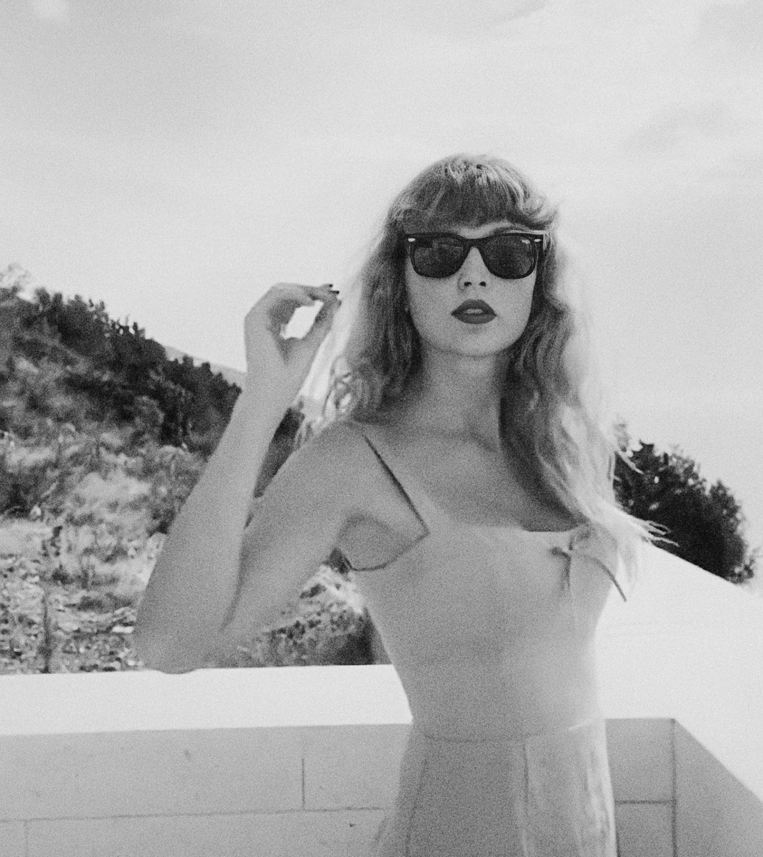 taylorswiftes_'s tweet photo. ¿Tendremos el 9/8 el anuncio de ‘1989 (Taylor’s Version)’? Abro hilo con los easter eggs que podrían confirmar que algo grande está a punto de suceder.

🩵🌾
#1989TaylorsVersion https://t.co/xkiAJhAJSH