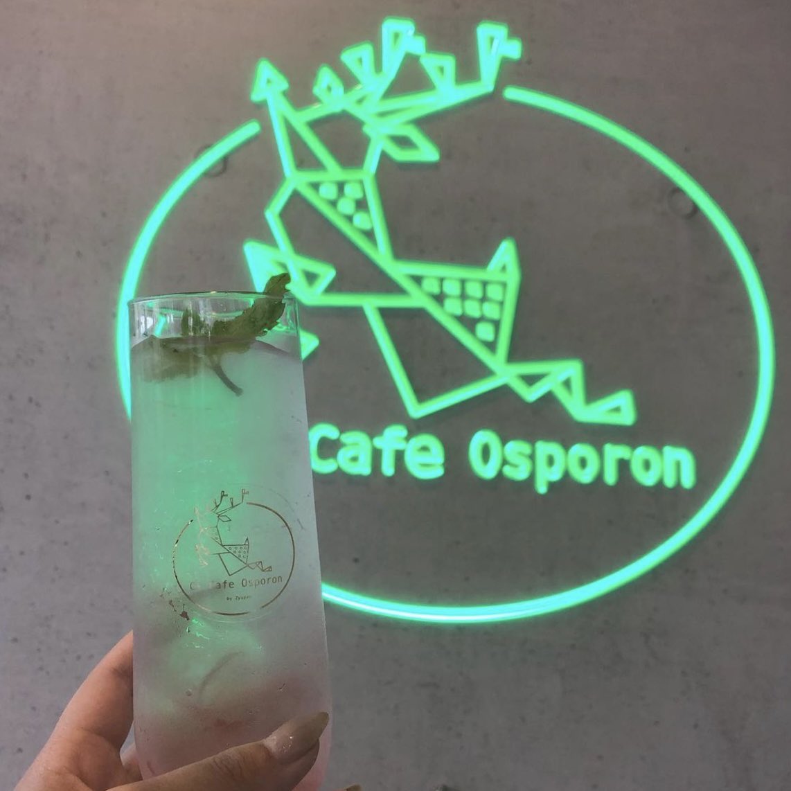 StudioZyupan1's tweet photo. 1Ｆ【Ci Cafe Osporon】

1階はカフェになっています☕️
大人のカクテル🍸からソフトドリンク、パフェ🍨などもありますので是非ご利用ください🫎

〝人気機種 ハルイロセカイ 完備✨〟
 ︎︎

2Ｆ【スタジオ Zyupan】

2階はセルフスタジオになっていて
スタジオは🄰 🄱 🄲 の３部屋ございます！📷💭 https://t.co/BdWRTVSiwV