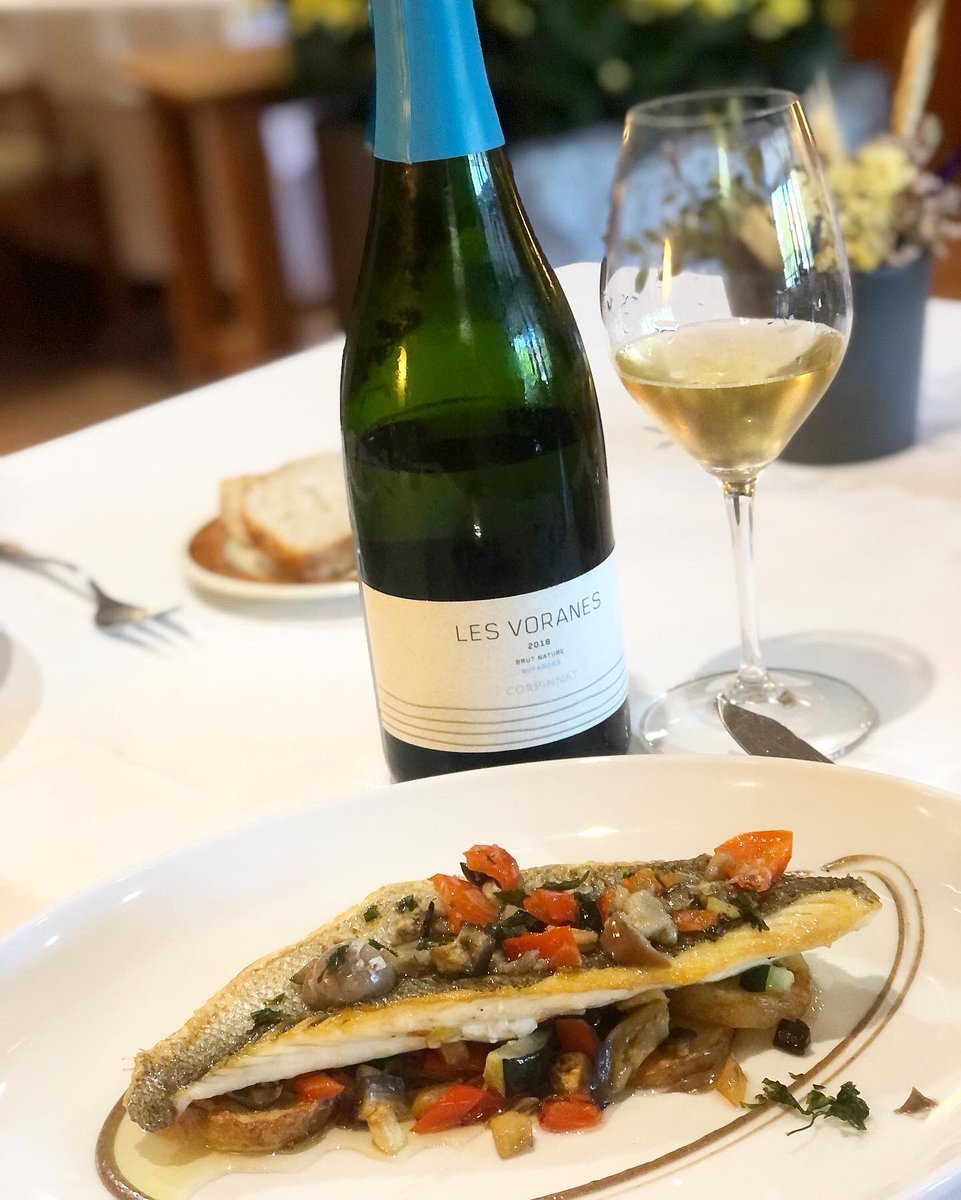 💙🥂 LES VORANES 🥂💙

📸En Restaurant Sant Miquel, Vallromanes. 

• ¿Sabías qué también puedes encontrar Corpinnats NATURALES y limpios sin defectos?
🔝🔝

🏠BUFADORS es la microbodega de Ton Mata, el CEO de Recaredo y presidente de Corpinnat junto a su mujer Encarna Castillo.