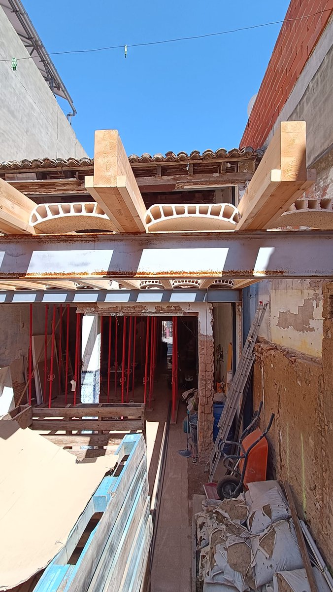 Restauración de vivienda en Alaquàs 👷🏽

#ekolorix #reformas #pinturas #ekolorizate #paiporta #Valencia #empresas #reformasintegrales #pintores #pintoresprofesionales #viviendas #hogar #deco  #reparacion  #trabajosenaltura #obra #restauracion #habilitar