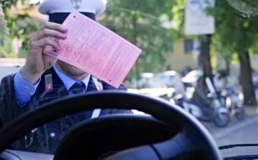 #Roma, “Donna litiga con i vigili per un divieto di sosta e si mangia la #multa.”

Non l’ha digerita.