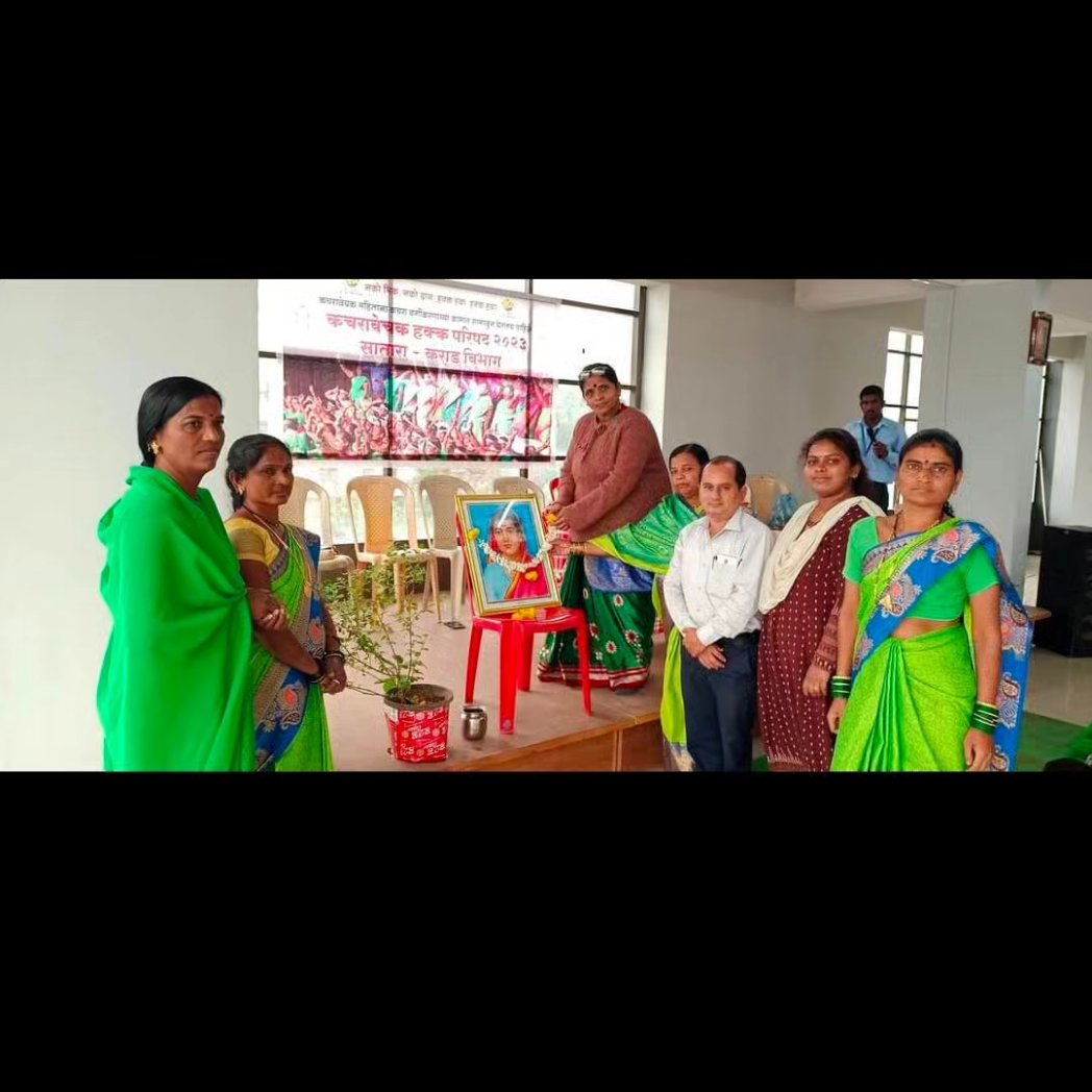 NgoAvani's tweet photo. अवनि तर्फे सातारा येथे कचरा वेचक महिला (परिसर विकास भगिनी) यांची हक्क परिषद संपन्न..
------------------------------
घनकचरा व्यवस्थापन या कायद्याची अंमलबजावणी करावी : अनुराधा भोसले यांचे प्रतिपादन... https://t.co/fKg3qAnNwY