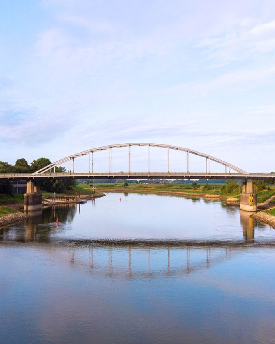 🌧️ De IJssel is onze slagader voor #containertransport, essentieel voor de Gelderse corridor en internationale handel.

Ongeacht de uitdagingen blijven we ons in de gehele sector samen aanpassen en innoveren. Doe je mee?

Lees het artikel van <a href="/EenVandaag/">EenVandaag</a>: …andaag-avrotros-nl.cdn.ampproject.org/c/s/eenvandaag…