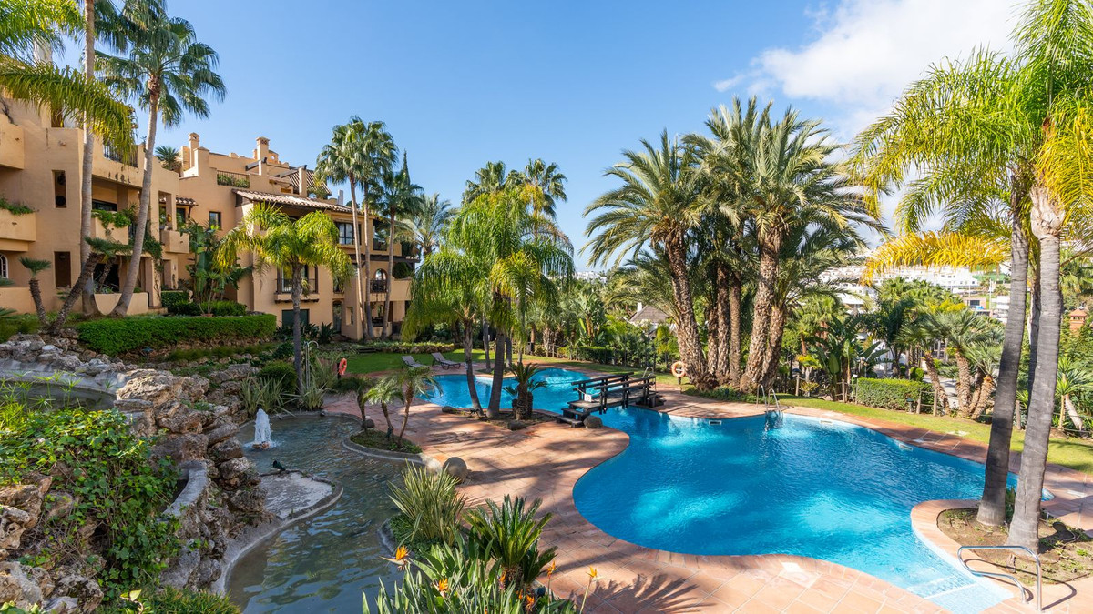 MarbellaHousing's tweet photo. URB. EL CAMPANARIO.....

Impressive Duplex Penthouse in the prestigious Urbanisation El Campanario.

The Apartment consist 2 floors.

More info 📱

Price €675.000

#rooftop #terras #house #penthouse #live #travel #sunny #sunnyside #marbella #marbellalifestyle #housemusic #luxery https://t.co/eMkc7AYw2B