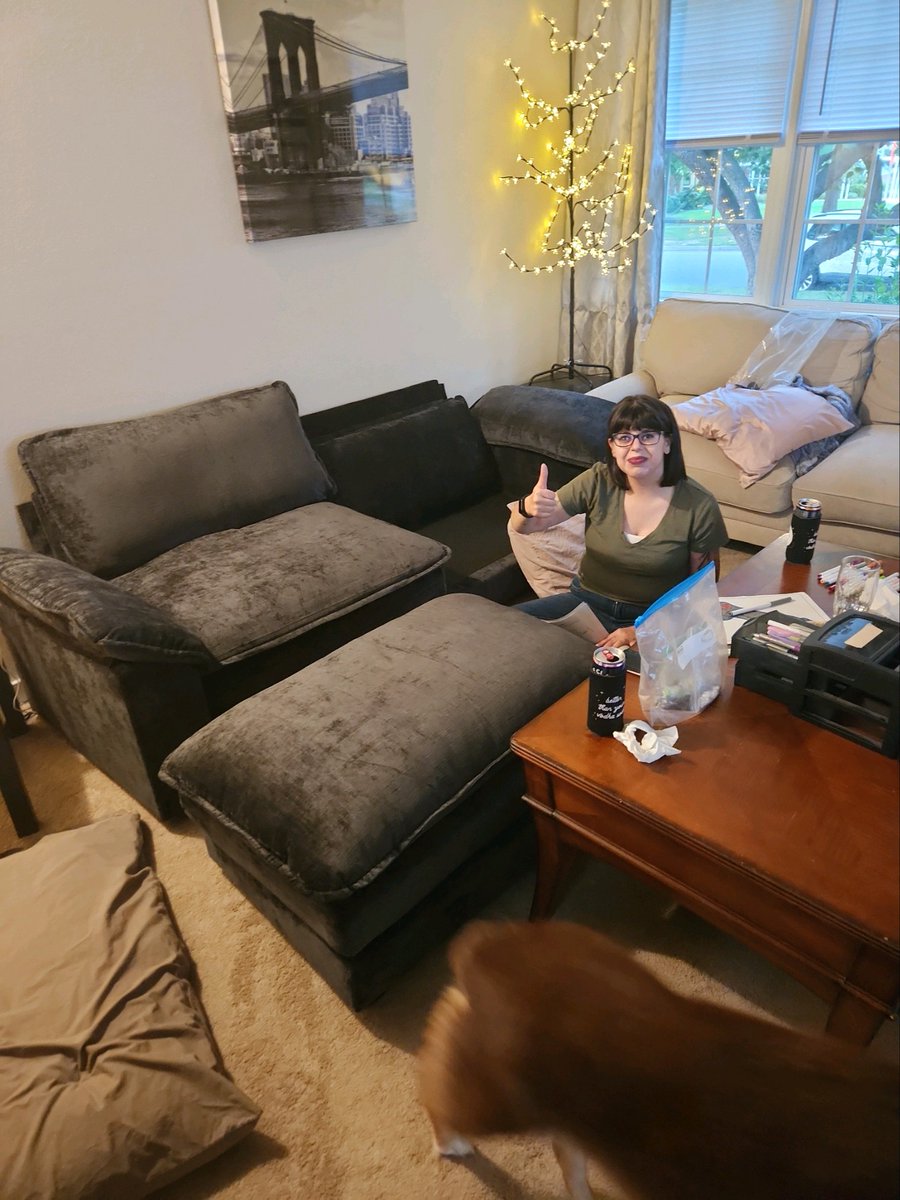 DankDani90's tweet photo. I need everyone's help with @SHEIN_Official I ordered a couch that was supposed to come with two seat cushions and they only provided me with 1. Their customer service is not helping in sending me the 2nd cushion! Please help! https://t.co/YusMylSl0Z