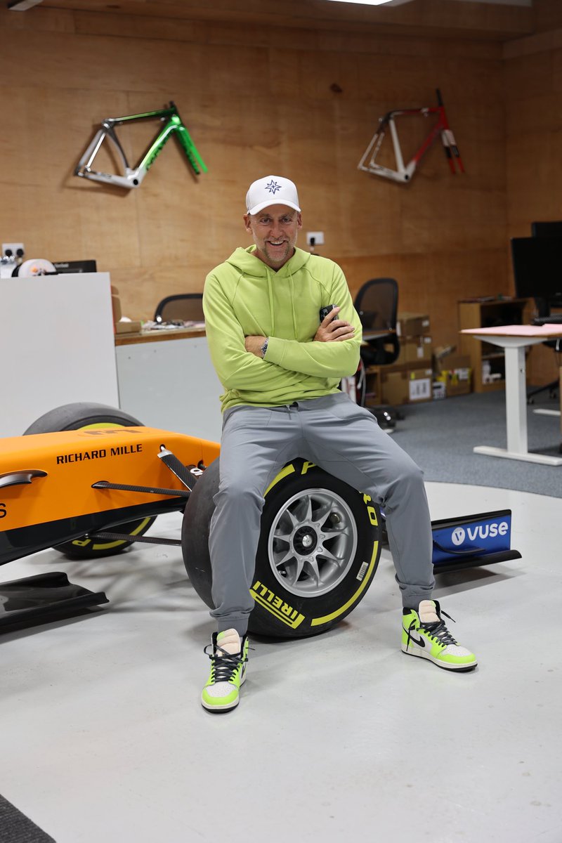 IanJamesPoulter's tweet image. Visited #SeamlessDigital and found my happy place. Boys and toys is simply the best. Hours of fun and technology. Let’s create magic. 👍🏼👊🏼