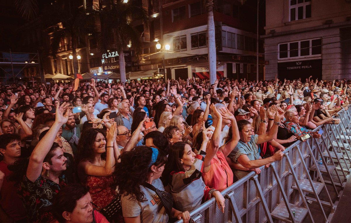 culturebpride's tweet photo. ¡Revive la noche épica de igualdad en el 𝐂𝐨𝐧𝐜𝐢𝐞𝐫𝐭𝐨 𝐩𝐨𝐫 𝐥𝐨𝐬 𝐃𝐞𝐫𝐞𝐜𝐡𝐨𝐬 𝐇𝐮𝐦𝐚𝐧𝐨𝐬 𝐈𝐠𝐮𝐚𝐥𝐢𝐭𝐚𝐫𝐢𝐨𝐬! Con la presencia icónica de la banda 𝐕𝐢𝐥𝐥𝐚𝐠𝐞 𝐏𝐞𝐨𝐩𝐥𝐞, el escenario cobró vida con su música atemporal y sus éxitos legendarios. https://t.co/OYHdlLCWIi