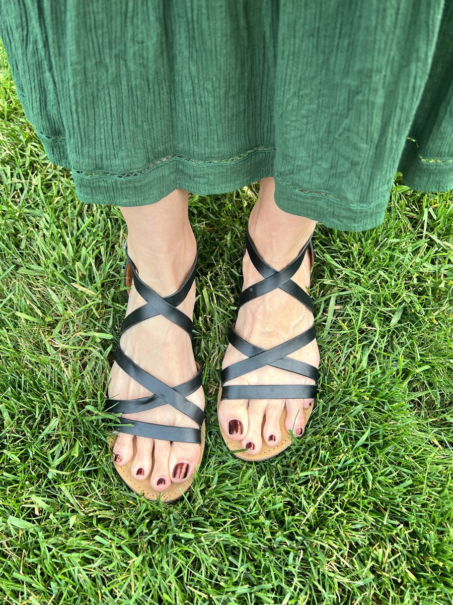 funkyfeetgurl's tweet photo. 👣🌱 Green is my favorite color.
#topsoffeet #longtoes #longsecondtoe #foottendons #greekfeet #footveins #veinyfeet #shortcuttoenails #sandalfeet #redtoes #onlyfansfeet #onlyfansfootmodel https://t.co/jjH837NXBH
