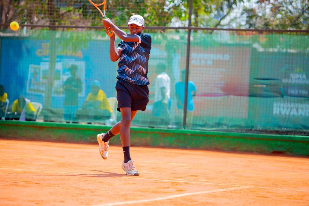 tennis_rwanda's tweet photo. #DavisCupRwanda 

Group IV - Africa - Group A  

Day III, Match II 

Abraham Asaba ( #Ghana) ✅️

6-0 6-1 

Mark Nawa ( #Botswana)

#DavisCup #CIMERWA #AmekiColor #ParkInn #SimbaVoyages #VisitRwanda #Liquid https://t.co/gjBqjuJzsL