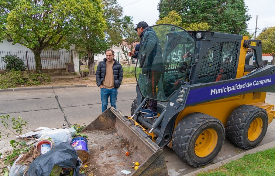 Los trabajos de mantenimiento integral son diarios y en toda la ciudad. Cuadrillas municipales trabajan continuamente en cada punto de la ciudad. Cuidado de espacios verdes, pintura de cordones, limpieza de zanjas, retiro de montículos y poda correctiva...
laautenticadefensa.net/201489