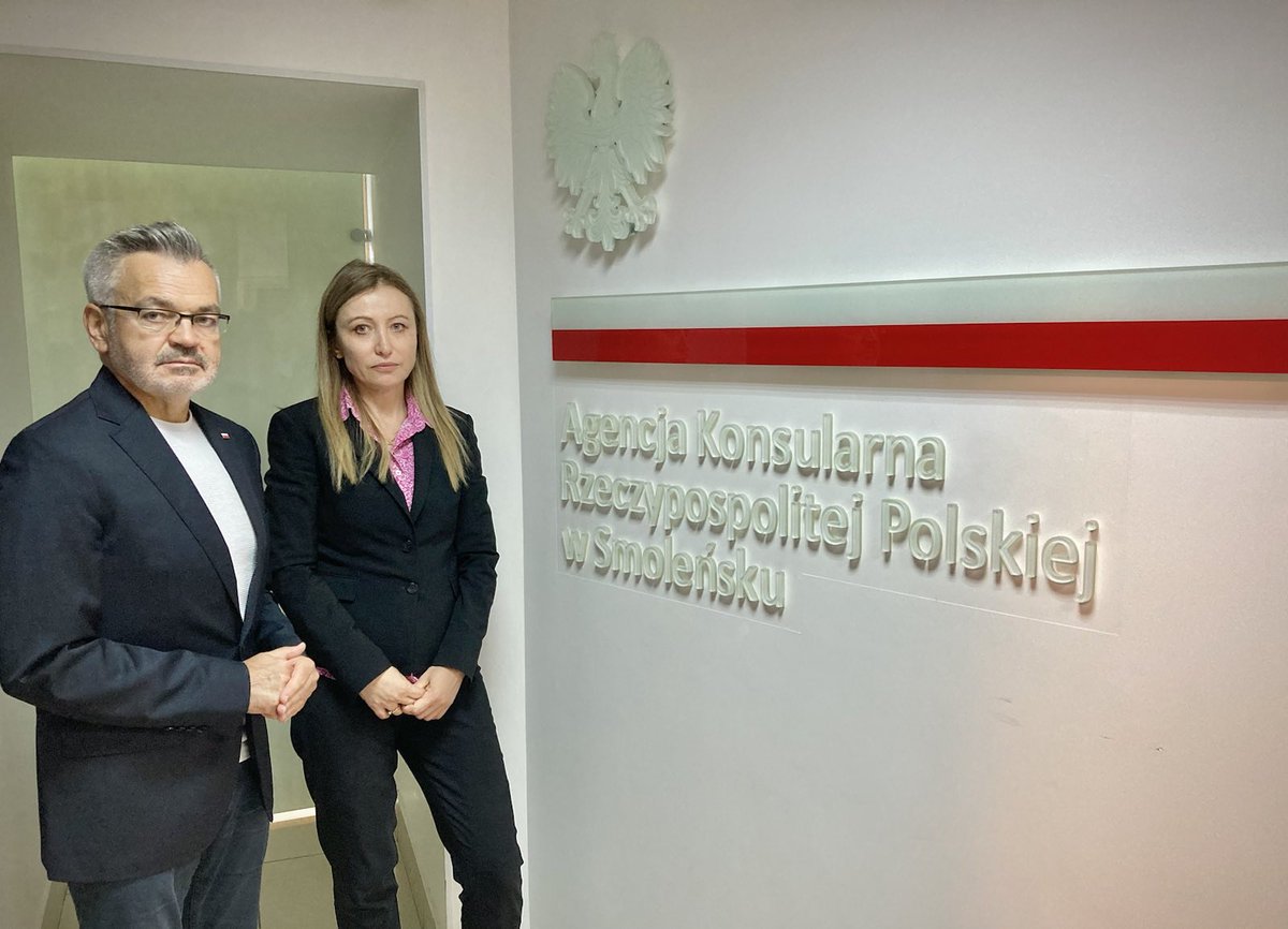 Amb. K. Krajewski podczas pobytu w Smoleńsku w zw. z uroczystościami dot. 23. rocznicy otwarcia Memoriału Katyńskiego odwiedził siedzibę Agencji Konsularnej RP w Smoleńsku, która decyzją władz rosyjskich o cofnięciu zgody na funkcjonowanie przestanie istnieć z końcem sierpnia br.