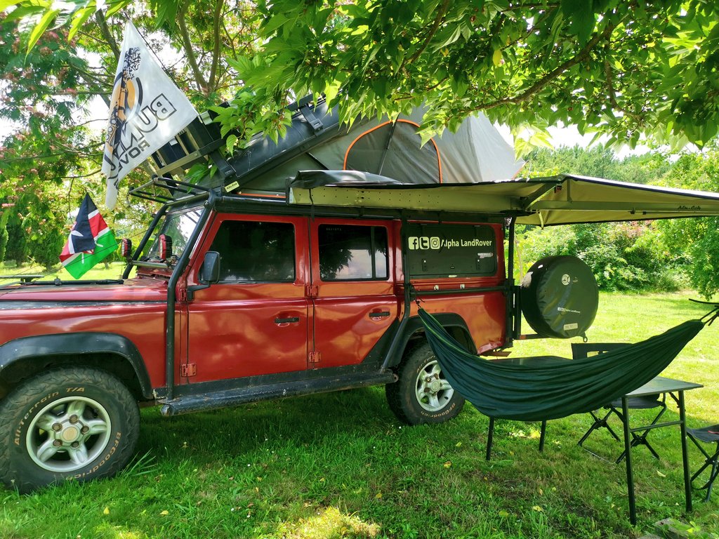 AlphaLandRover's tweet image. We'd later cross tunnels and borders again, this time settling in some animal farms specializing in horses. Place is so spacious and lawns well done and overlanders love it here. 

Hello @BunduRovers  🏁
Hello @magicalkenya @Min_TourismKE