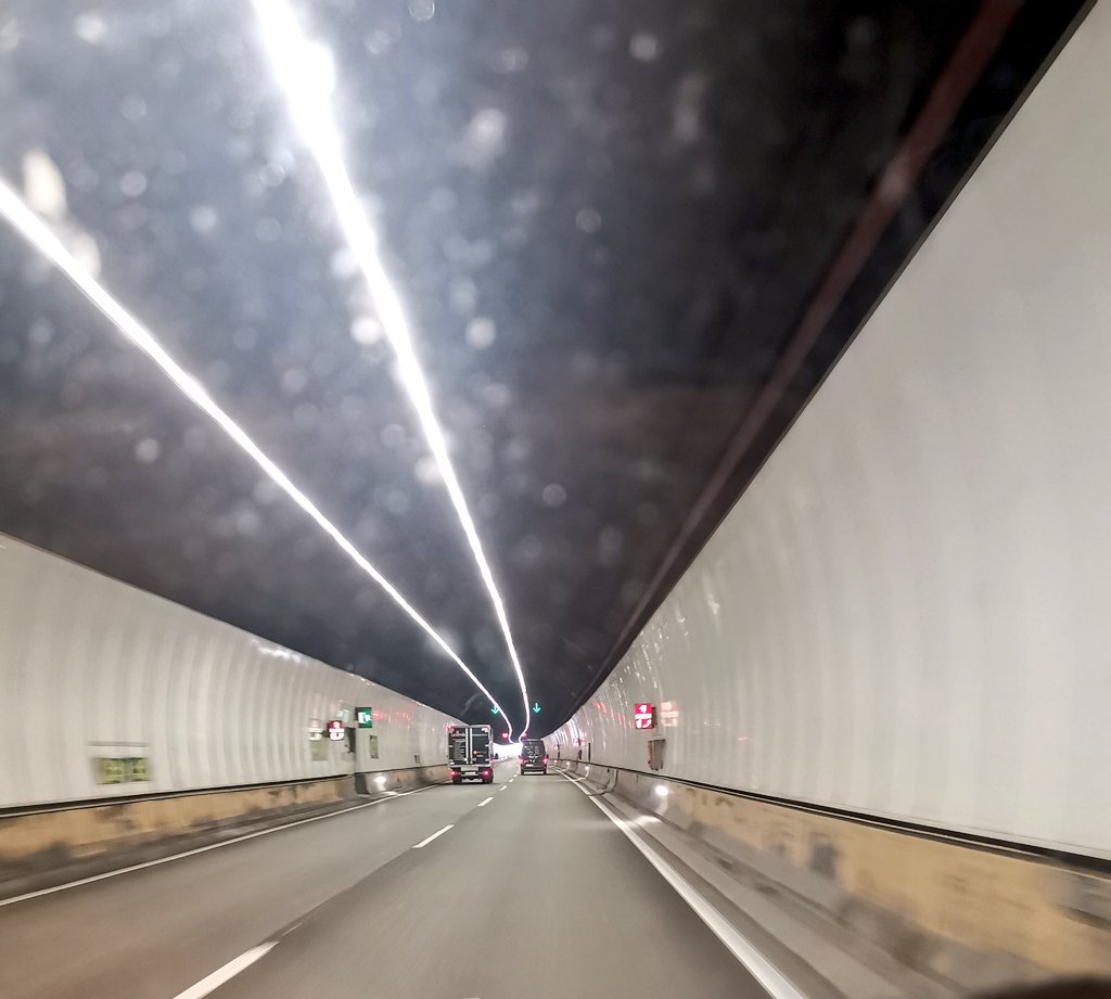 AlphaLandRover's tweet image. We'd later cross tunnels and borders again, this time settling in some animal farms specializing in horses. Place is so spacious and lawns well done and overlanders love it here. 

Hello @BunduRovers  🏁
Hello @magicalkenya @Min_TourismKE