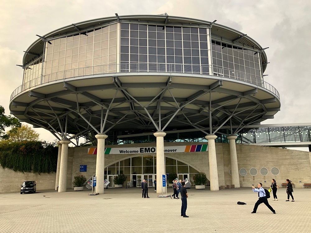 bw_export's tweet photo. Exhibitors taking their goods to trade fairs like #EMOHannover can use ATA Carnets to expedite the process. 

#internationaltrade #temporaryexport 
#EMO2023

Find out more about the benefits of Carnets for trade fairs on our blog 👇 

https://t.co/4G7uxD5VqV https://t.co/bQFOyOqNHR