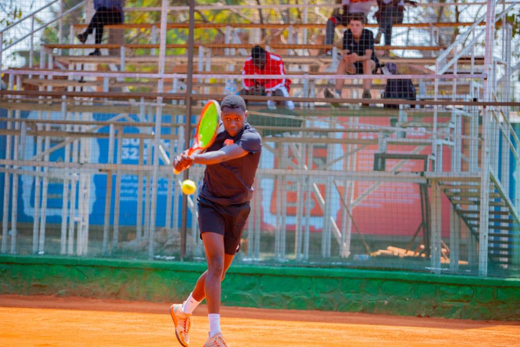 tennis_rwanda's tweet photo. #DavisCupRwanda 

Group IV - Africa - Group B 

Day III, Match II 

Chris Lukanu Andre ( #Angola) 

6-2 6-0 

Edilson Rosa ( #Mozambique) 

#DavisCup #CIMERWA #AmekiColor #ParkInn #SimbaVoyages #VisitRwanda #Liquid https://t.co/V67Ac23sDp