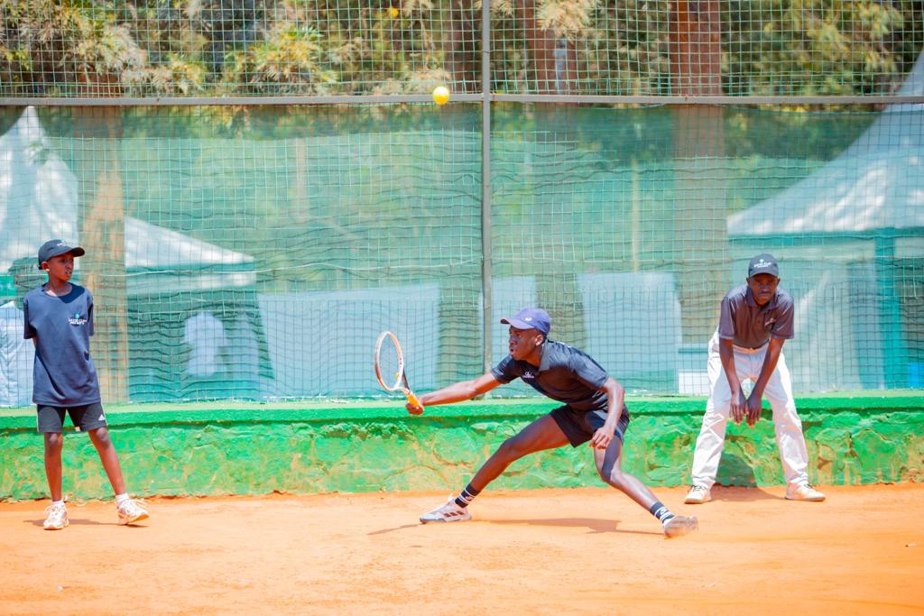tennis_rwanda's tweet photo. #DavisCupRwanda 

Group IV - Africa - Group B 

Day III, Match II 

Chris Lukanu Andre ( #Angola) 

6-2 6-0 

Edilson Rosa ( #Mozambique) 

#DavisCup #CIMERWA #AmekiColor #ParkInn #SimbaVoyages #VisitRwanda #Liquid https://t.co/V67Ac23sDp