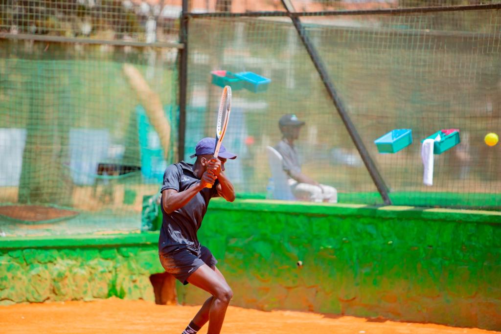 tennis_rwanda's tweet photo. #DavisCupRwanda 

Group IV - Africa - Group B 

Day III, Match II 

Chris Lukanu Andre ( #Angola) 

6-2 6-0 

Edilson Rosa ( #Mozambique) 

#DavisCup #CIMERWA #AmekiColor #ParkInn #SimbaVoyages #VisitRwanda #Liquid https://t.co/V67Ac23sDp