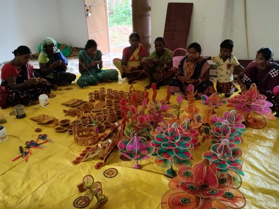 adhbolangir's tweet photo. HPO Deogaon visited the Paddy Craft training centre under Crafts Village training programme. https://t.co/7eYBQwkIG5