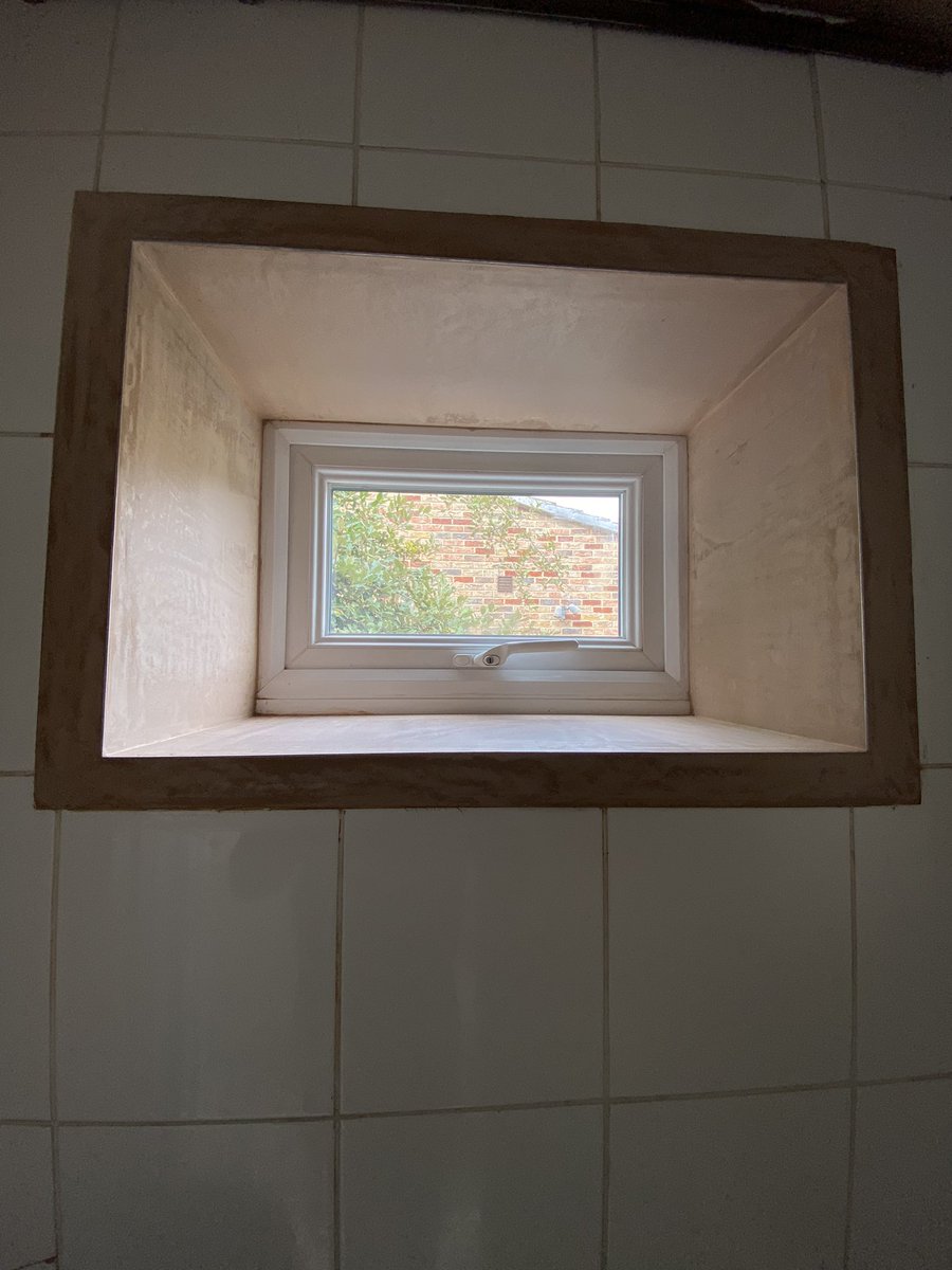 Penfold_P_S's tweet photo. Another little job from the last couple of days to end our week👌🏼 New vaulted roof installed to this utility room with added velux window. Shower room ceiling + new window reveals skimmed🤝🏻 #penfoldplasteringservices https://t.co/HYuWLUAwaC