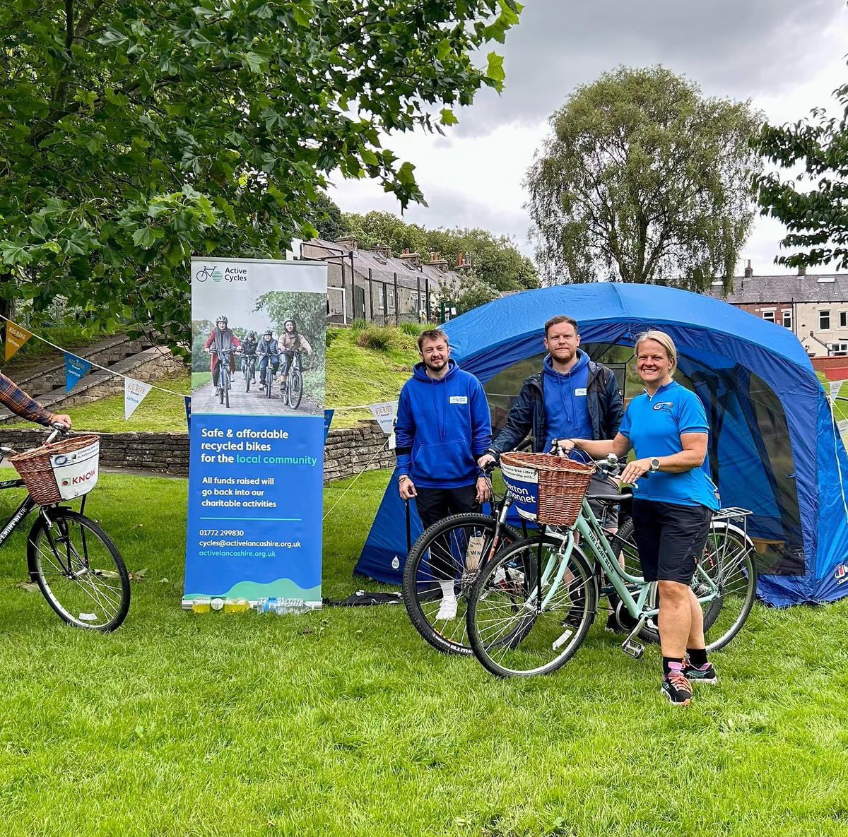 Our Active cycles team &amp; our partners at <a href="/bc19cic/">Breaking Cycles CIC</a> are at Lowerfold Park today supporting <a href="/LetsHyndburn/">Let'sMoveHyndburn</a> free park event . We’ve donated 2 free bike vouchers &amp; breaking cycles are offering bike checks &amp; led rides. Lots of other activities going on too <a href="/ActiveLancs/">Active Lancashire</a> #LetsMoveHyndburn