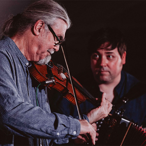 folkonfoot's tweet image. Peter Knight &amp;amp; @squeezyjohn (@knightandspiers) will be meeting us along The Big Walk at the Crown Hotel, Long Melford on Tue 15 Aug

Listen to their episode with the @Gigspanner Big Band, feat @raynor_winn: pod.fo/e/121a64

Donate to The Big Walk: folkonfoot.com/bigwalk